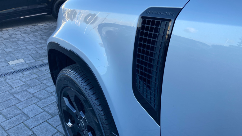 Land Rover Defender 2.0 P300 X-Dynamic HSE 90 3dr Auto Petrol Estate